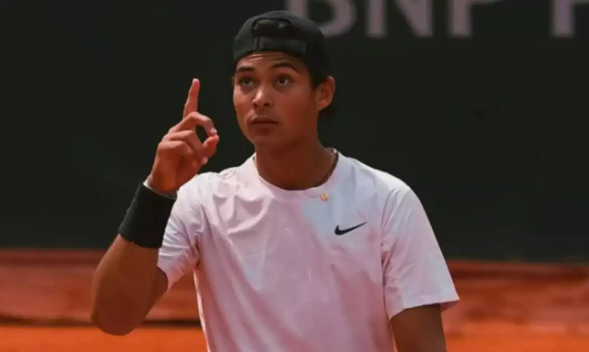 Guto Miguel se torna 1º brasileiro campeão juvenil em Roland Garros