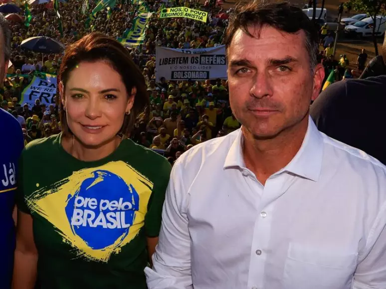 Michelle Bolsonaro relata briga com Flávio: ‘Me desrespeitou e me maltratou’
