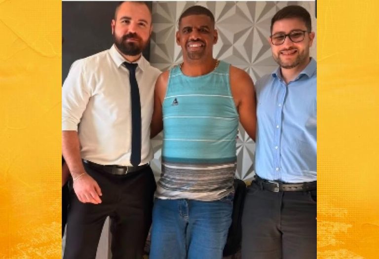 Ex-vereador Morão reaparece em casa após deixar prisão e foto gera repercussão