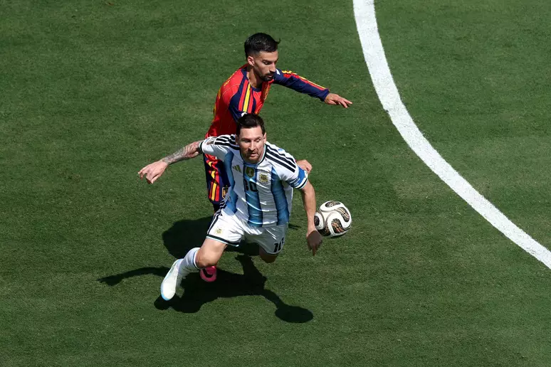 Opinião: Espanha vence Copa com campanha de almanaque, e Argentina dos dramas perde último tango de Messi