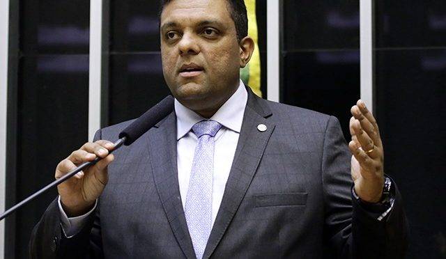 Deputado Otoni de Paula sai em defesa de Michelle Bolsonaro após ataques de aliados de Flávio