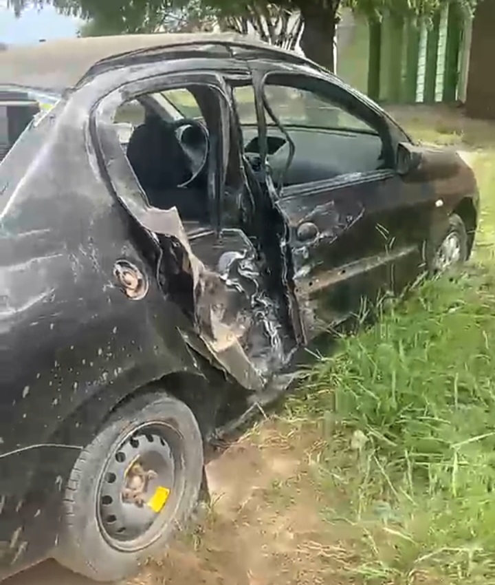 Colisão entre carro e moto deixa feridos na Avenida Izai Amorim