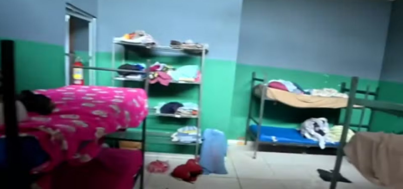 Polícia Civil retira 39 pessoas de clínica investigada por tortura e mortes em Candeias