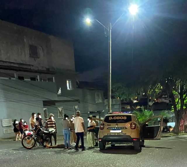 Colisão entre carro e motocicleta Bros interdita trecho da Avenida Américo Nogueira, em Itapetinga