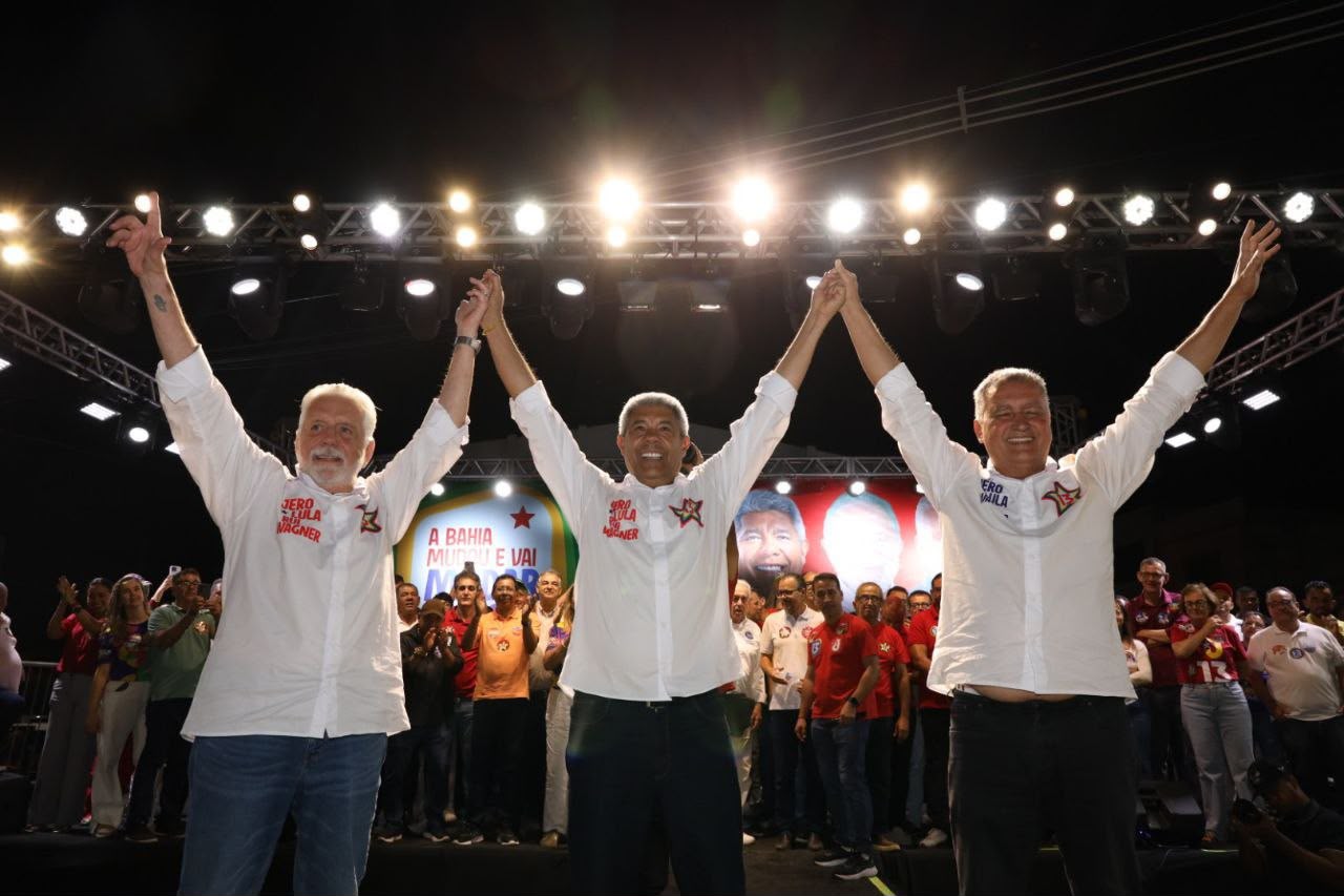 “A Bahia não pode andar para trás”, afirma Jaques Wagner no primeiro comício da campanha de Jerônimo