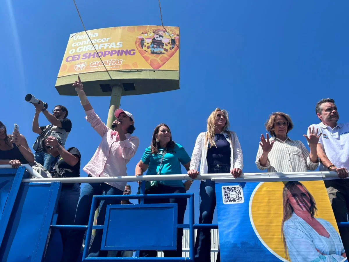Michelle Bolsonaro pede votos para Flávio e diz que Jair Bolsonaro “logo” voltará