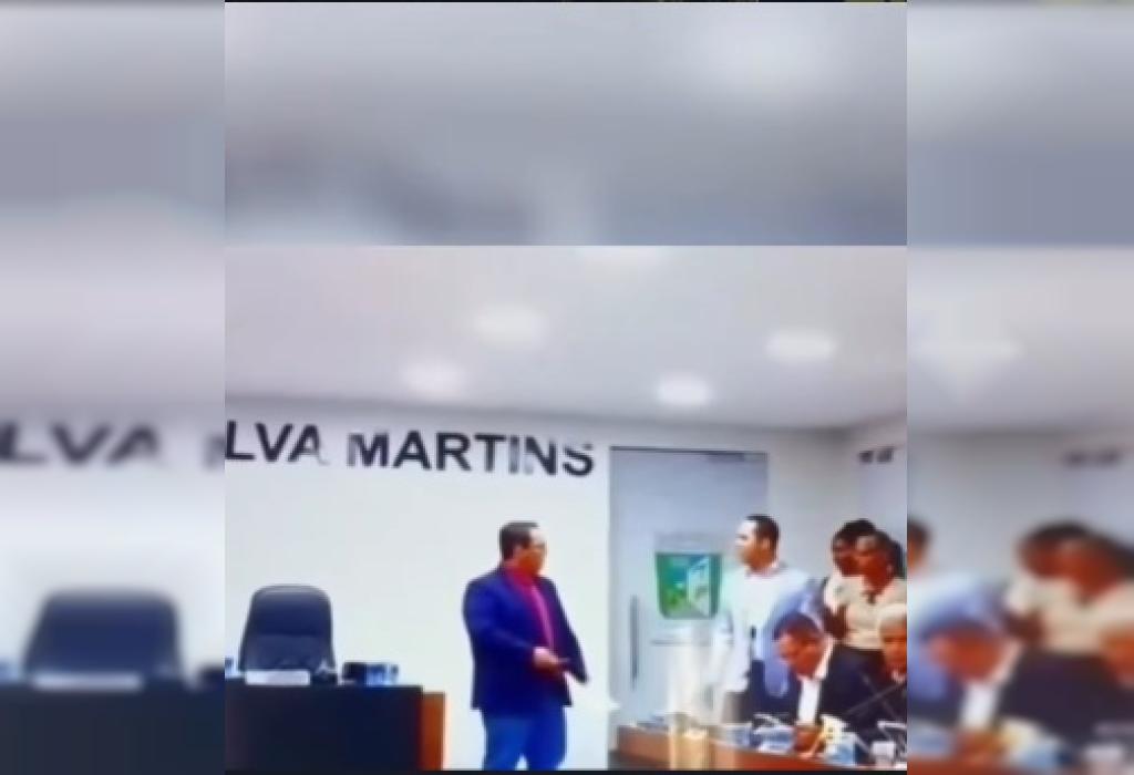 Sessão da Câmara de Riachão do Jacuípe termina em troca de socos entre vereadores