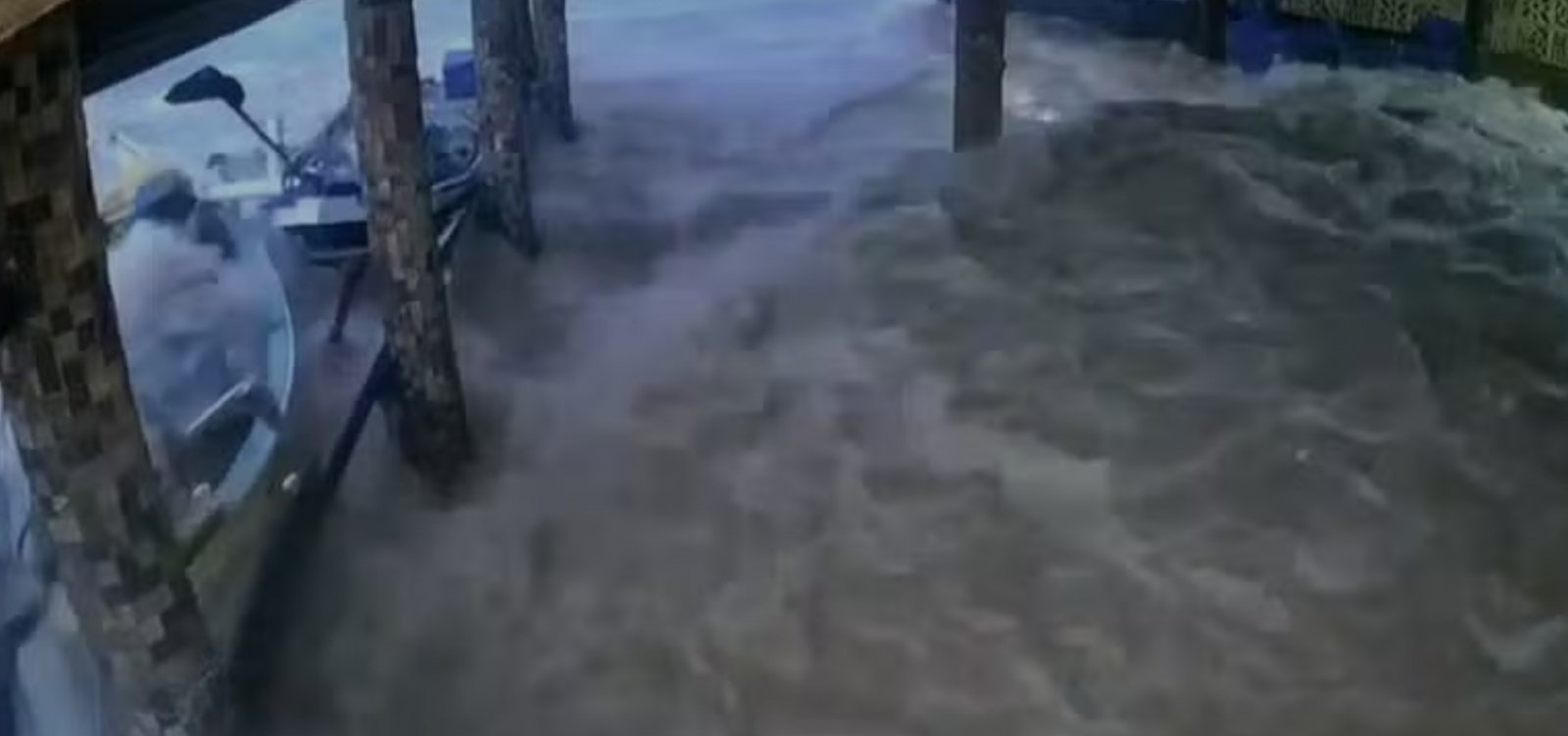 Tsunami meteorológico provoca avanço repentino do mar e assusta moradores em Santa Catarina