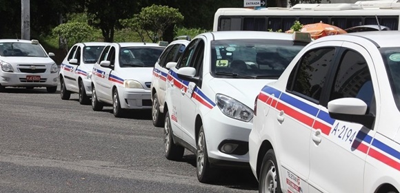 Lula sanciona lei que libera até R$ 30 bilhões em crédito para motoristas de aplicativo e taxistas