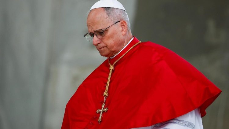 Papa Leão XIV é diagnosticado com câncer e tem parte do pulmão removido