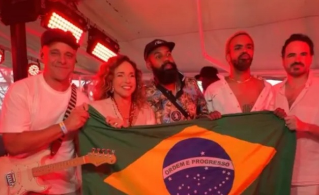Apoiadores de Lula protestam em ato com Daniela Mercury, Gilberto Gil, Zélia Duncan, Liniker e outros artistas em Salvador